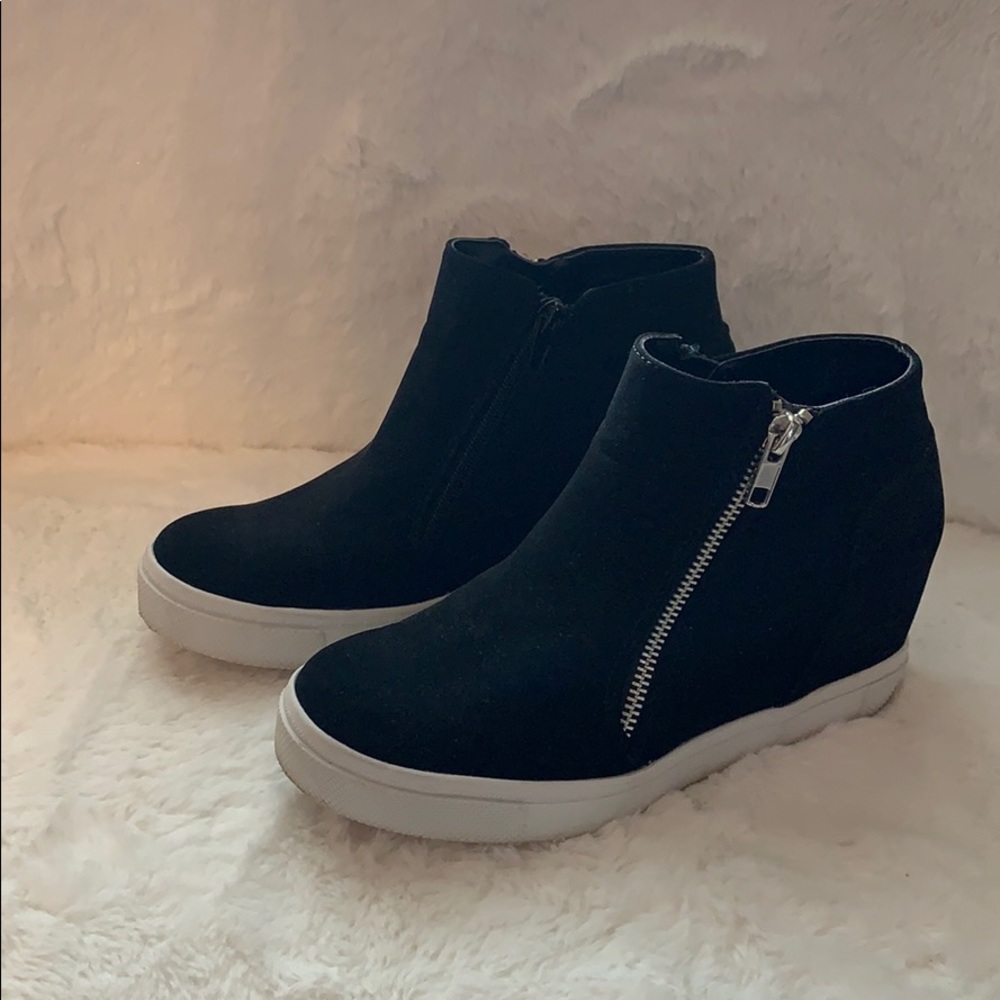 Wedge black shoes